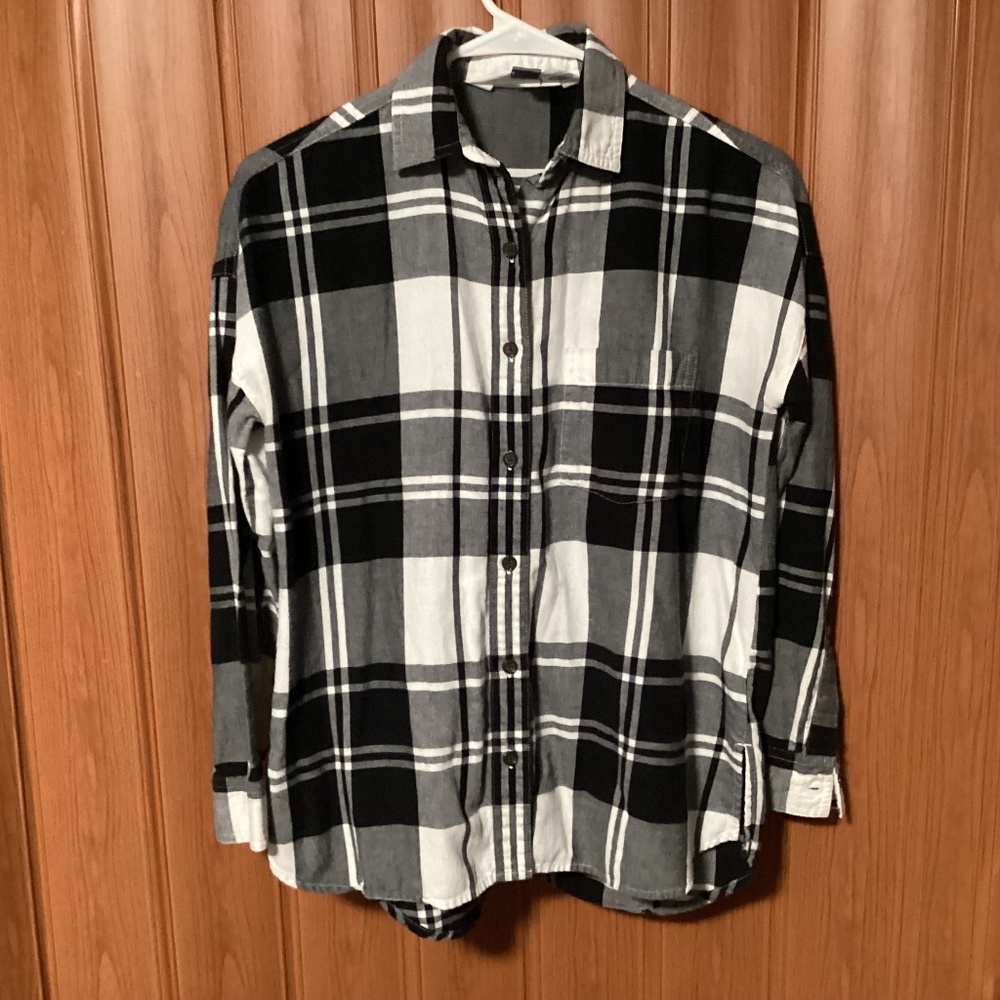 Old Navy Black and White The Boyfriend Shirt Size XS